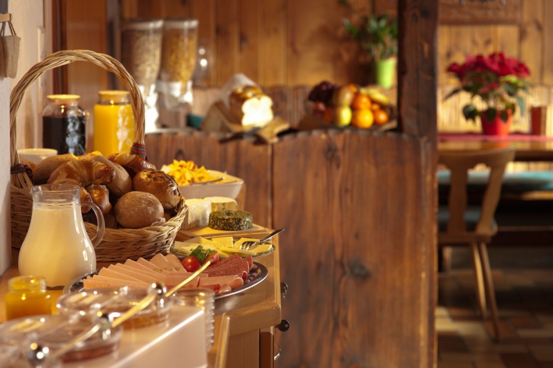 boulangerie-TOUET SUR VAR-min_breakfast_buffet_food_restaurant_meal_hotel_plate_fresh-718745